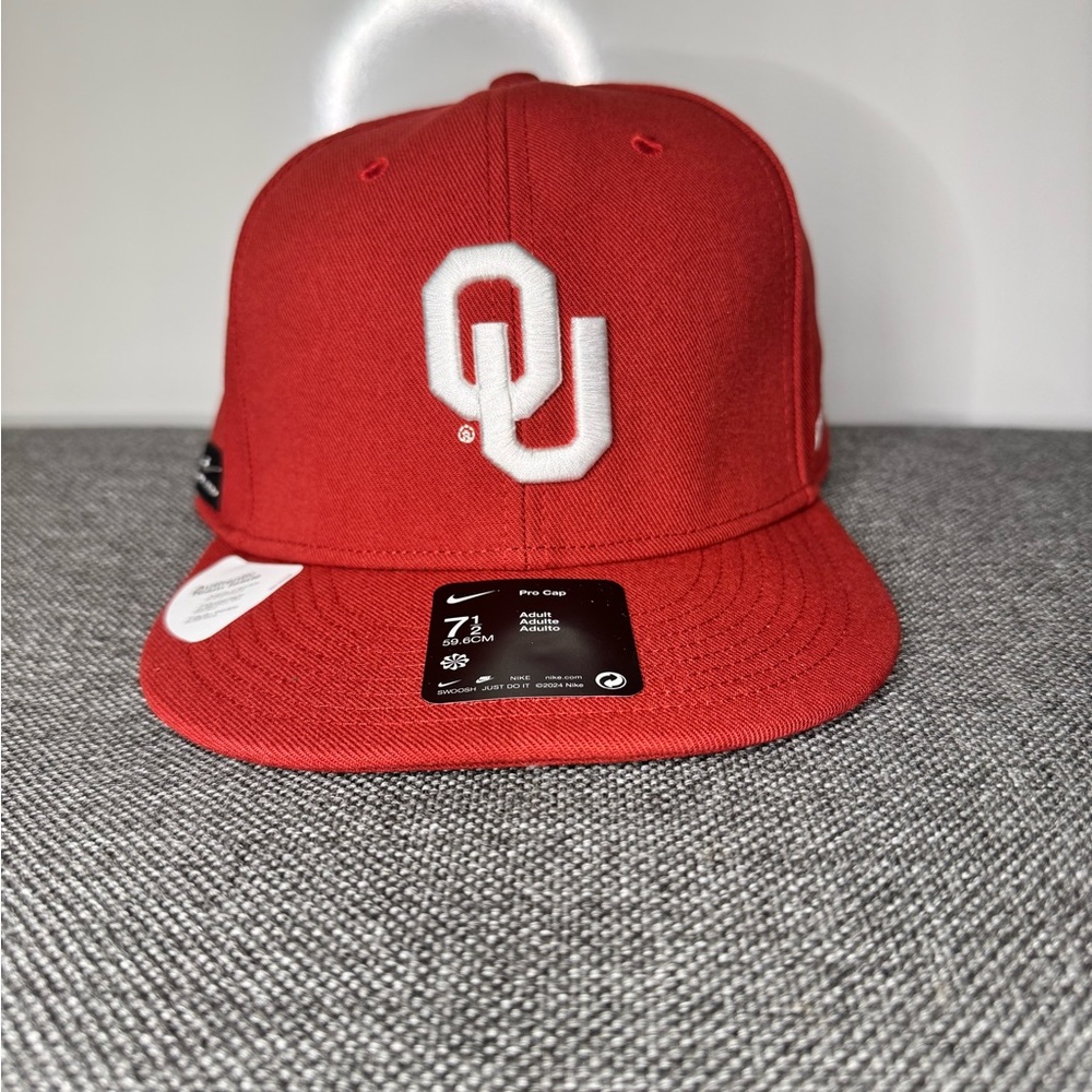 Red Nike Pro On Field Oklahoma Sooners Fitted Hat Cap 7 1/2